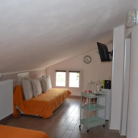 לינה וארוחת בוקר Terrazza Zalamella ראבנה